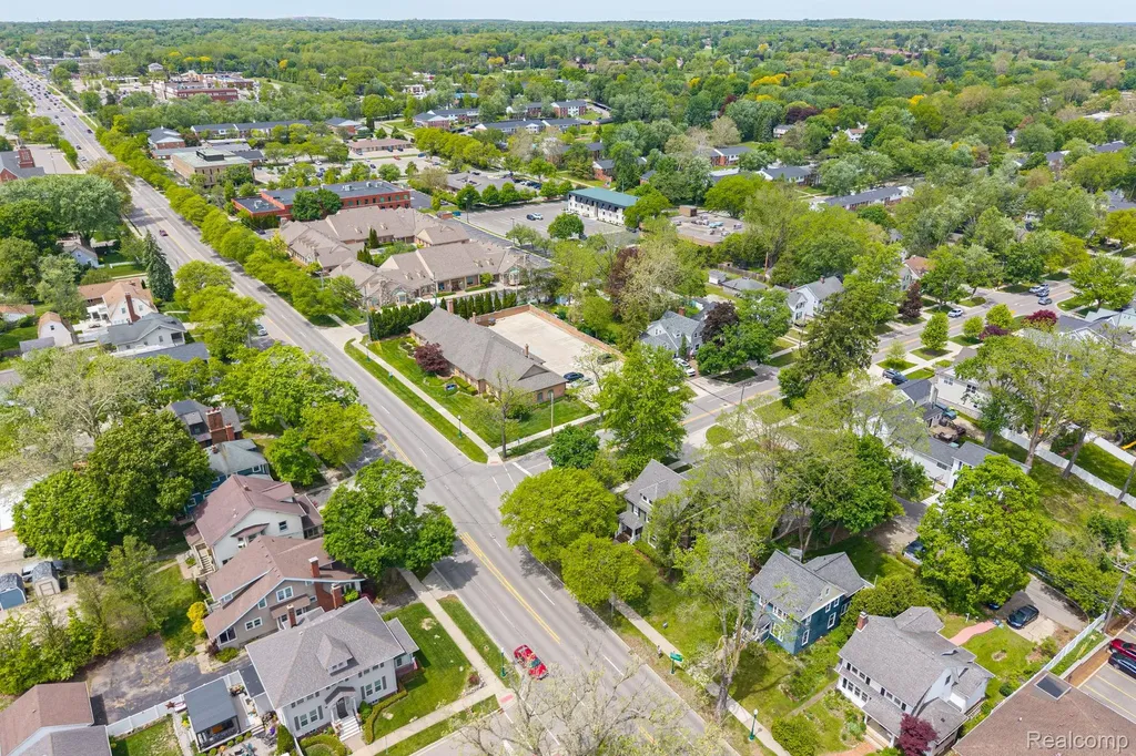 640 W University Drive Rochester City MI 48307