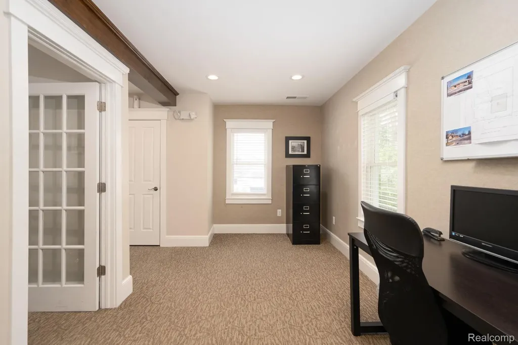 640 W University Drive Rochester City MI 48307
