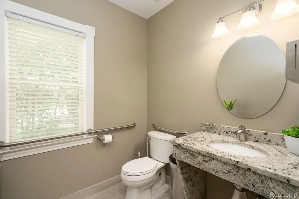640 W University Drive Rochester City MI 48307