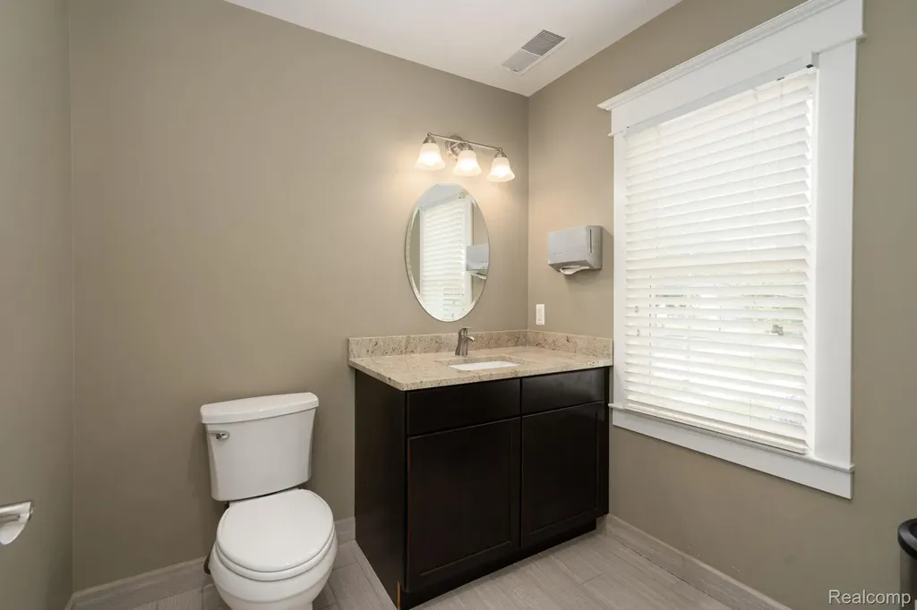 640 W University Drive Rochester City MI 48307