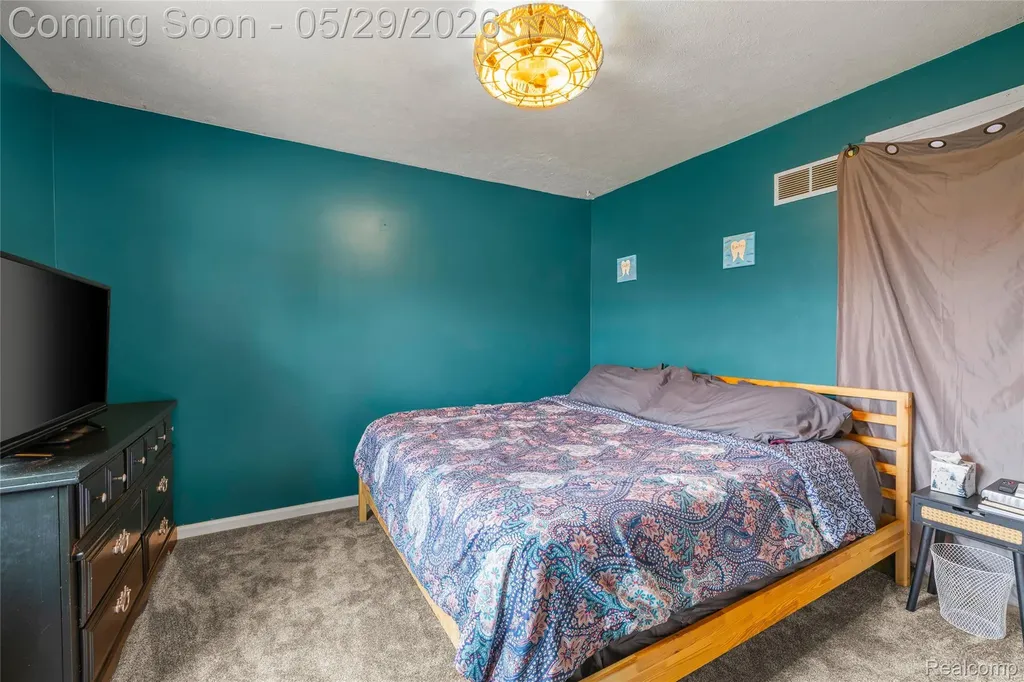 1712 Rose Avenue Lincoln Park City MI 48146
