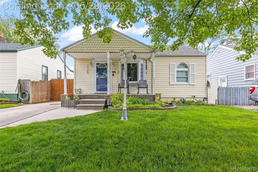 1712 Rose Avenue Lincoln Park City MI 48146