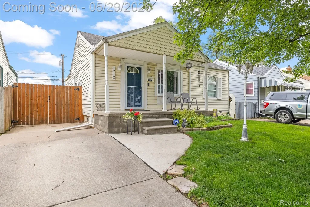 1712 Rose Avenue Lincoln Park City MI 48146