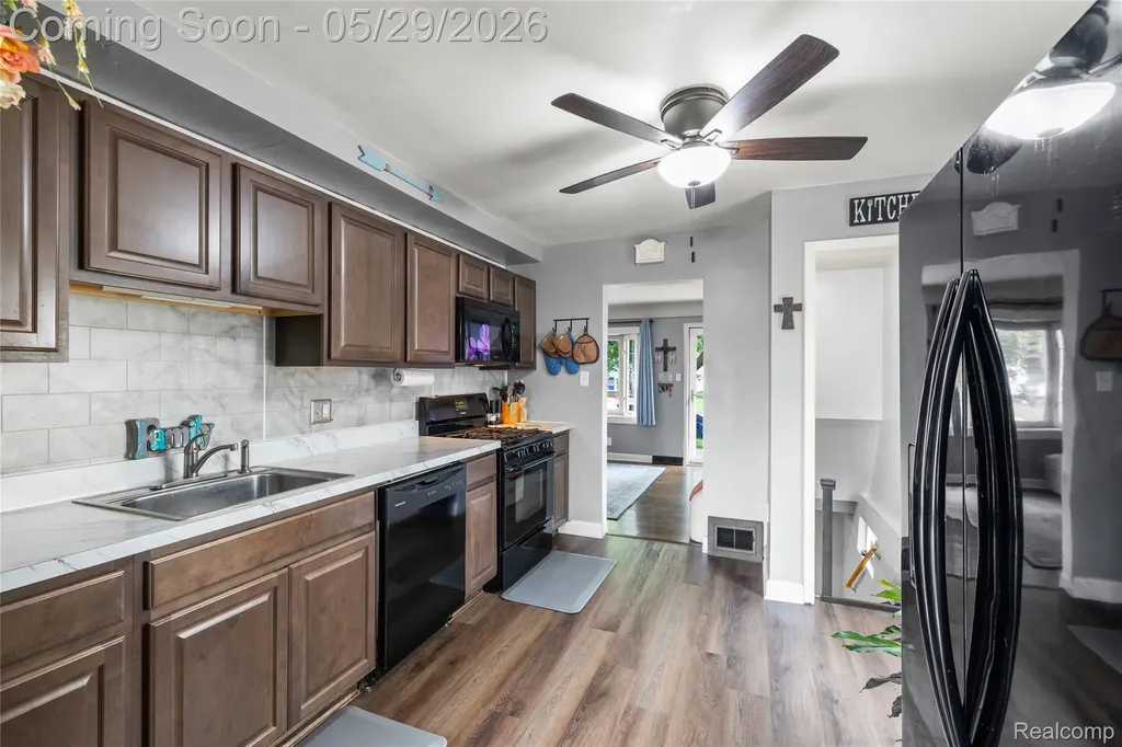 1712 Rose Avenue Lincoln Park City MI 48146