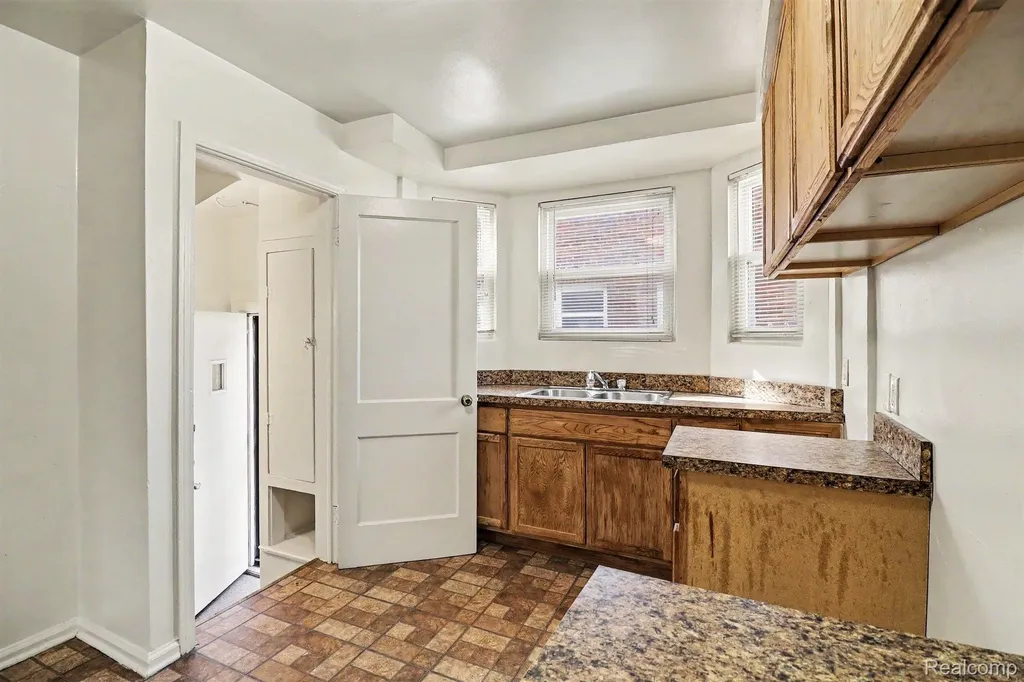 19161 Birwood Street Detroit City MI 48221