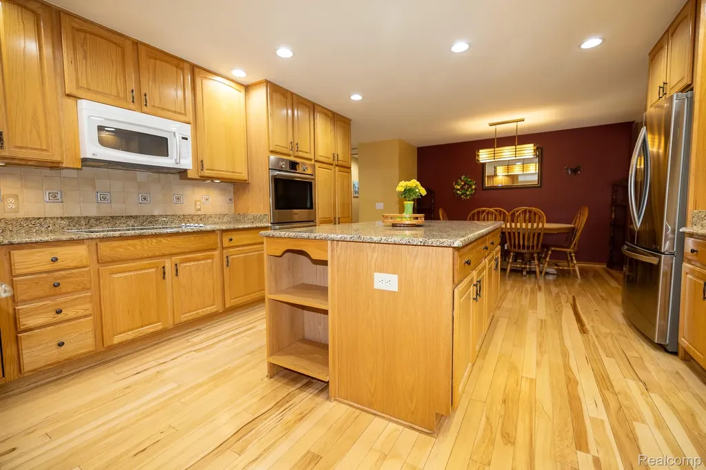 321 Elio Highland Charter Township MI 48357