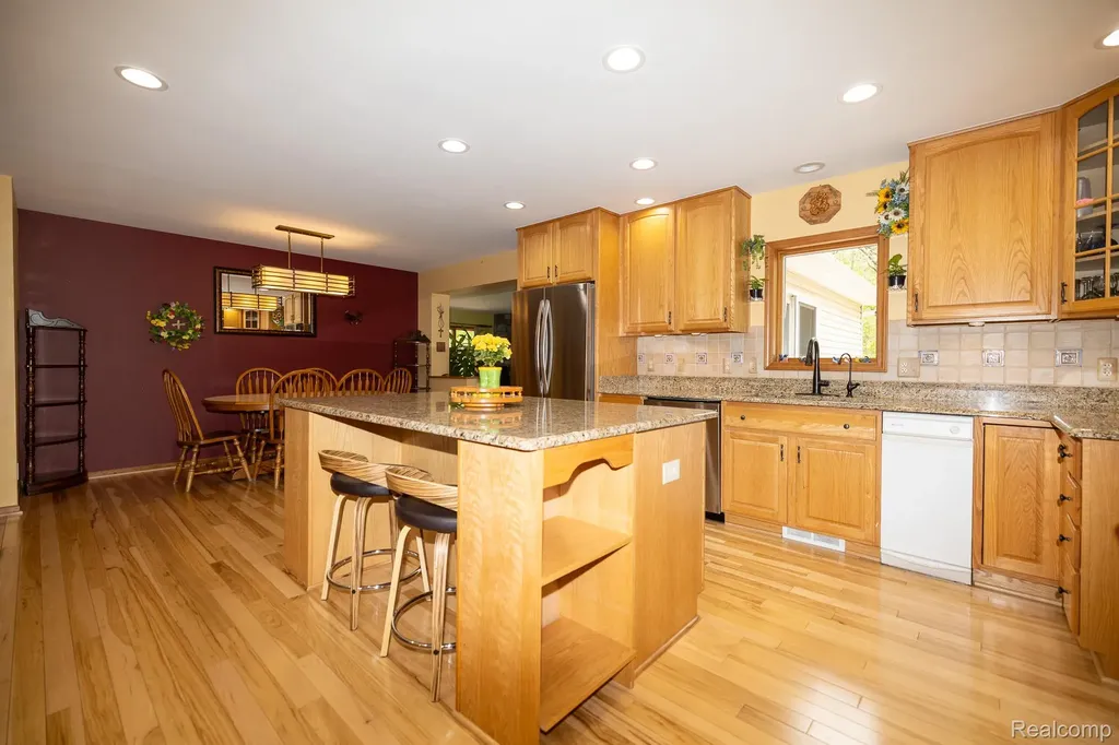 321 Elio Highland Charter Township MI 48357
