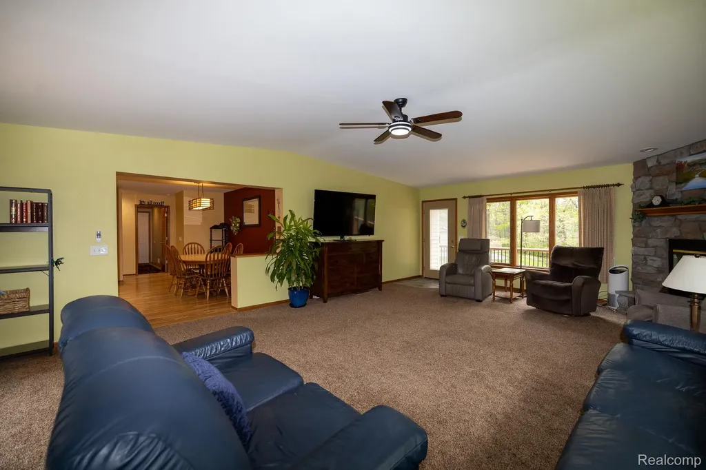 321 Elio Highland Charter Township MI 48357