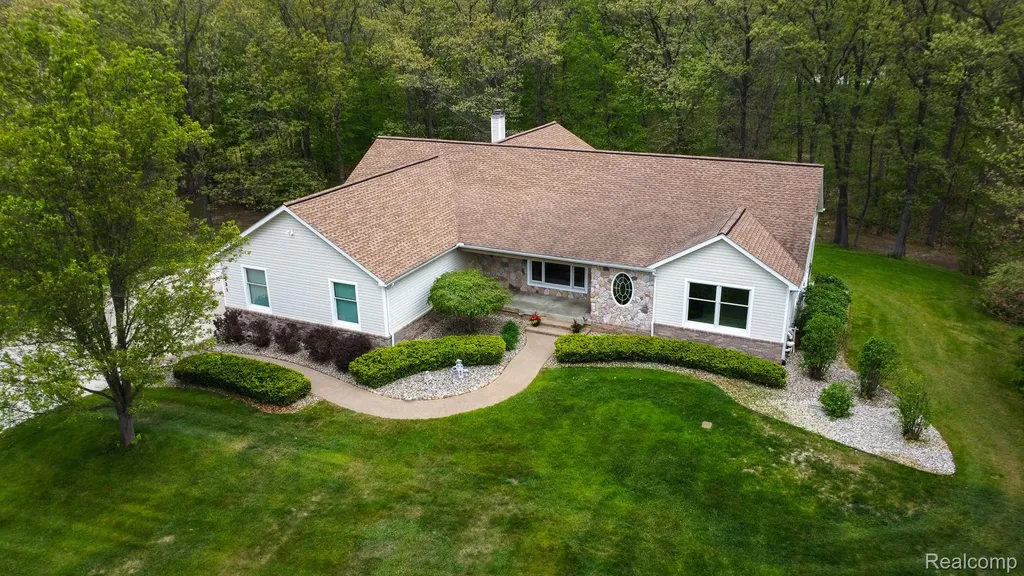 321 Elio Highland Charter Township MI 48357