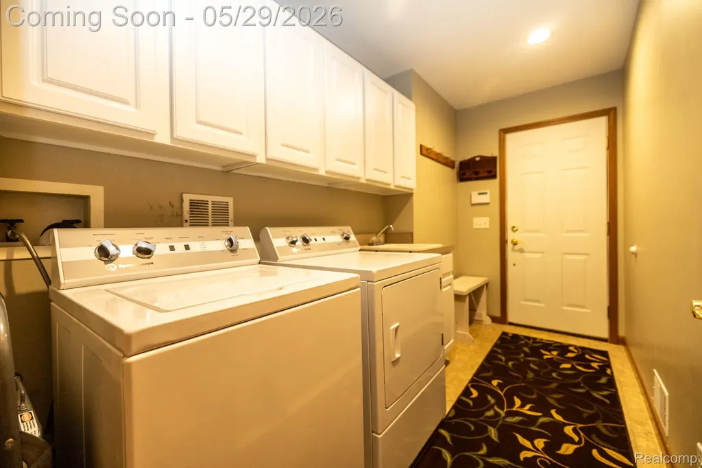 321 Elio Highland Charter Township MI 48357