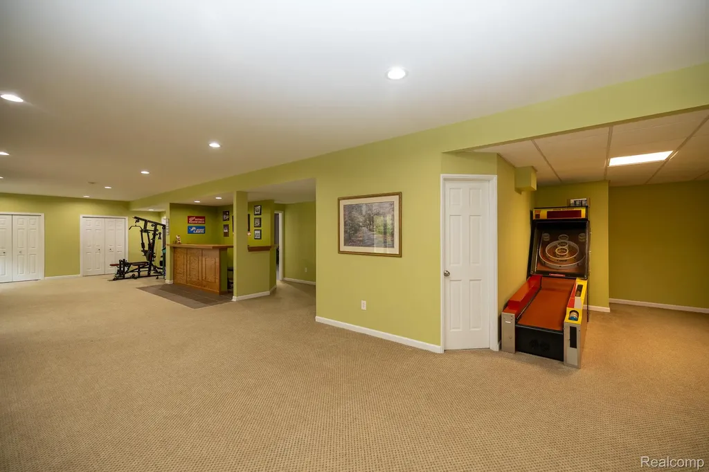 321 Elio Highland Charter Township MI 48357