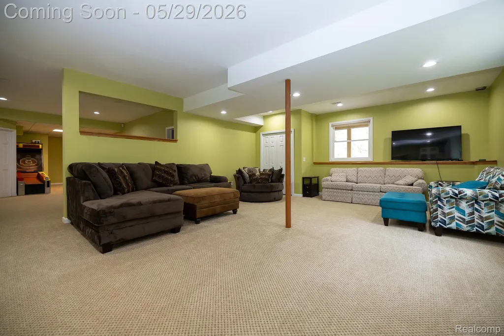 321 Elio Highland Charter Township MI 48357