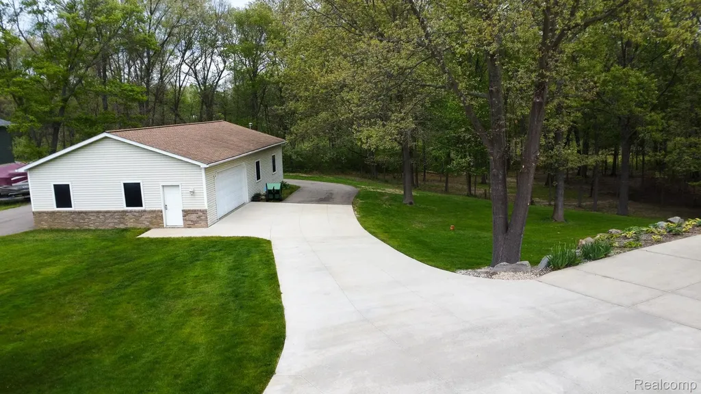 321 Elio Highland Charter Township MI 48357