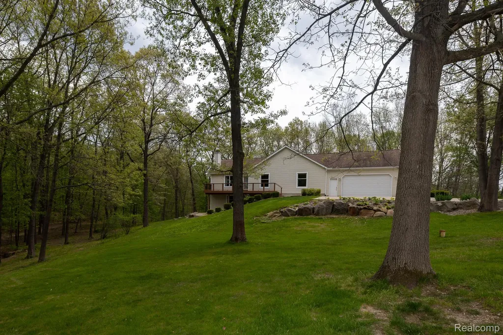 321 Elio Highland Charter Township MI 48357