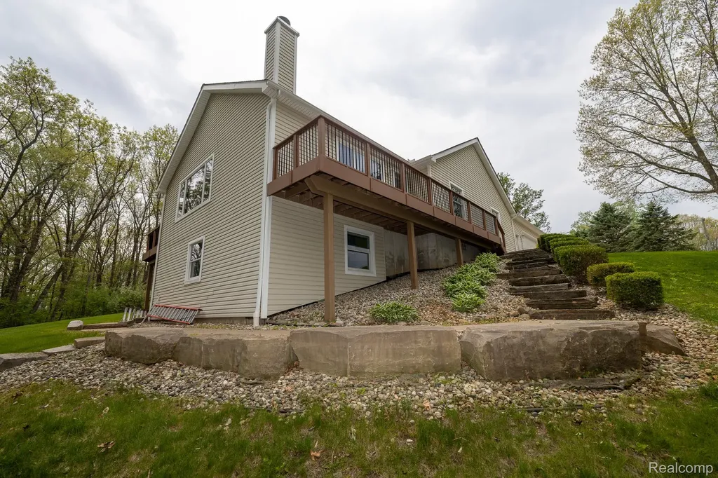 321 Elio Highland Charter Township MI 48357