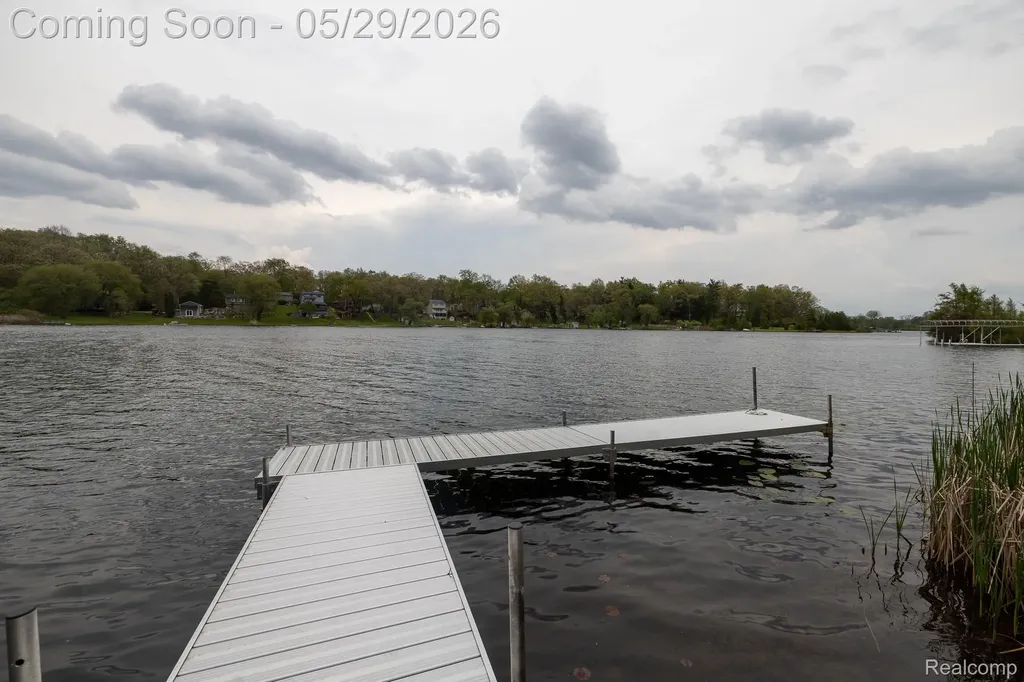 321 Elio Highland Charter Township MI 48357