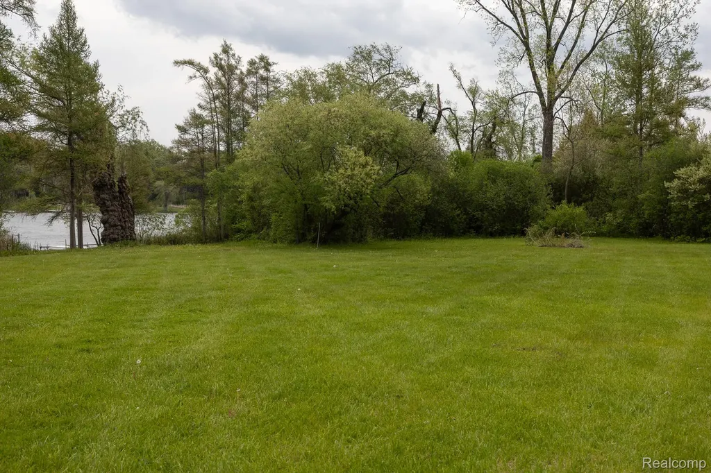 321 Elio Highland Charter Township MI 48357