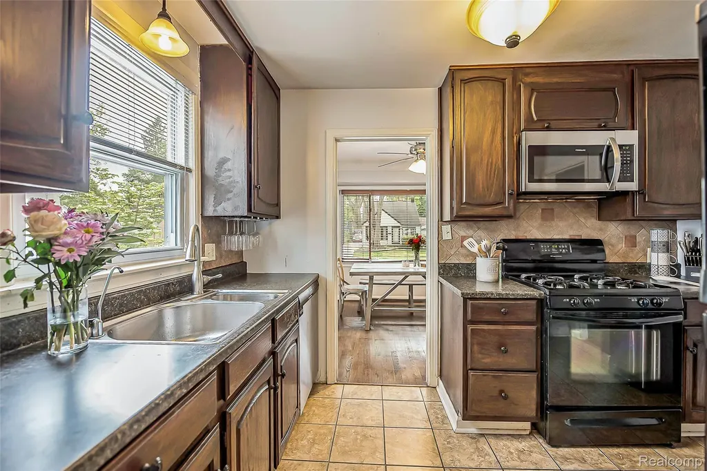 417 Helene Avenue Royal Oak City MI 48067