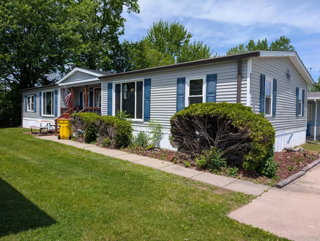 11410 N Lake Drive Fenton City MI 48430