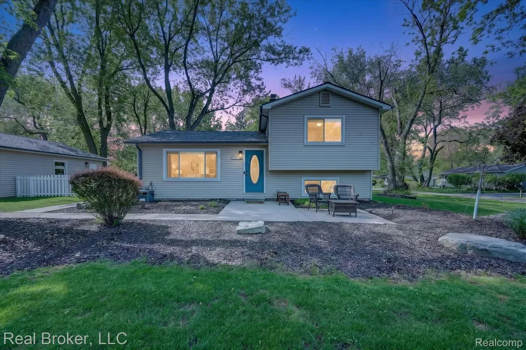 6551 Duffield Street West Bloomfield Charter Township MI 48324