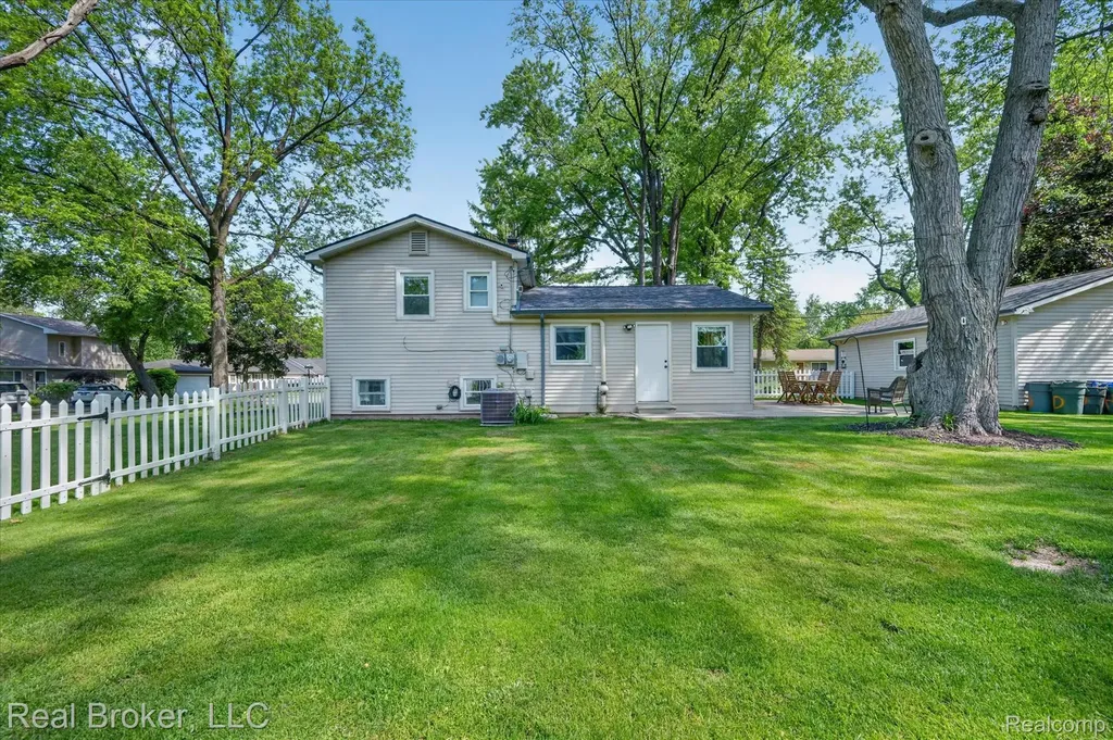 6551 Duffield Street West Bloomfield Charter Township MI 48324