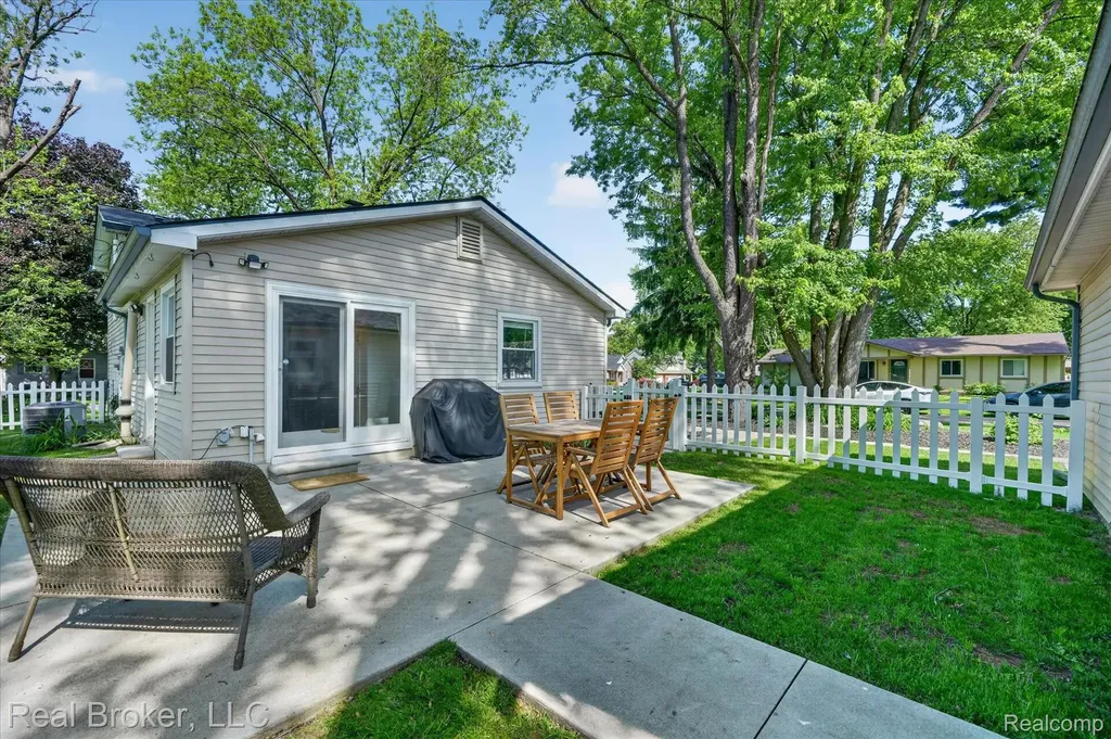 6551 Duffield Street West Bloomfield Charter Township MI 48324
