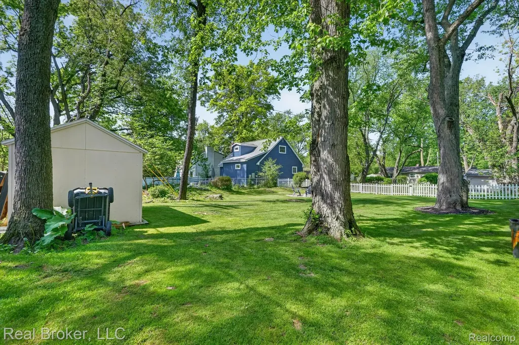 6551 Duffield Street West Bloomfield Charter Township MI 48324