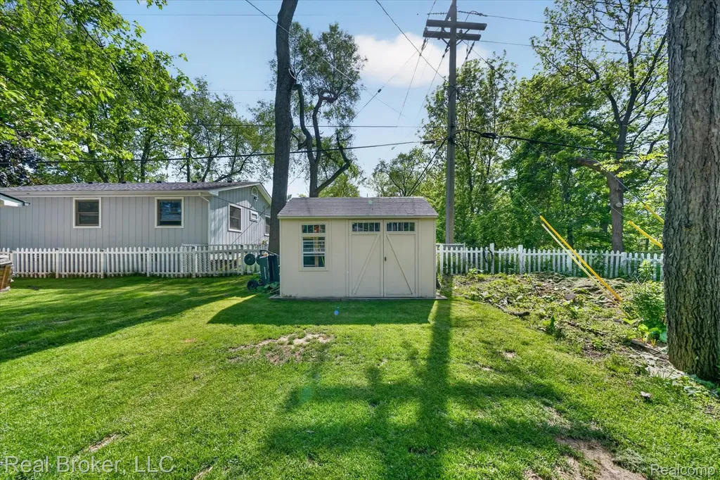 6551 Duffield Street West Bloomfield Charter Township MI 48324