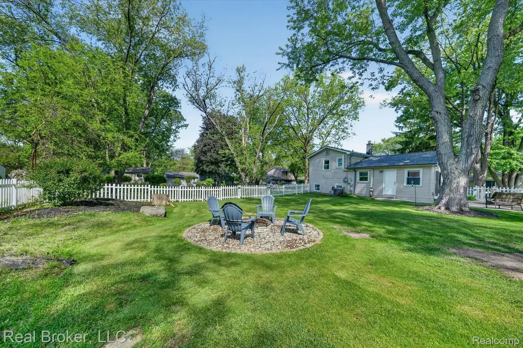 6551 Duffield Street West Bloomfield Charter Township MI 48324