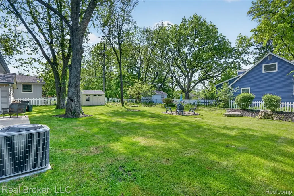 6551 Duffield Street West Bloomfield Charter Township MI 48324
