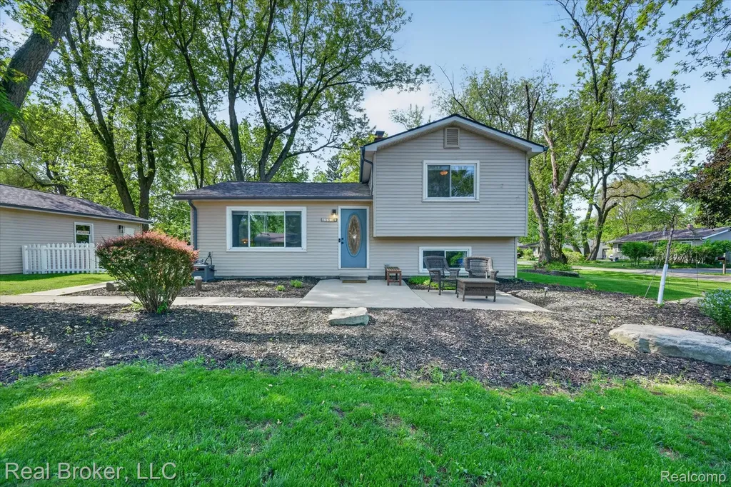 6551 Duffield Street West Bloomfield Charter Township MI 48324