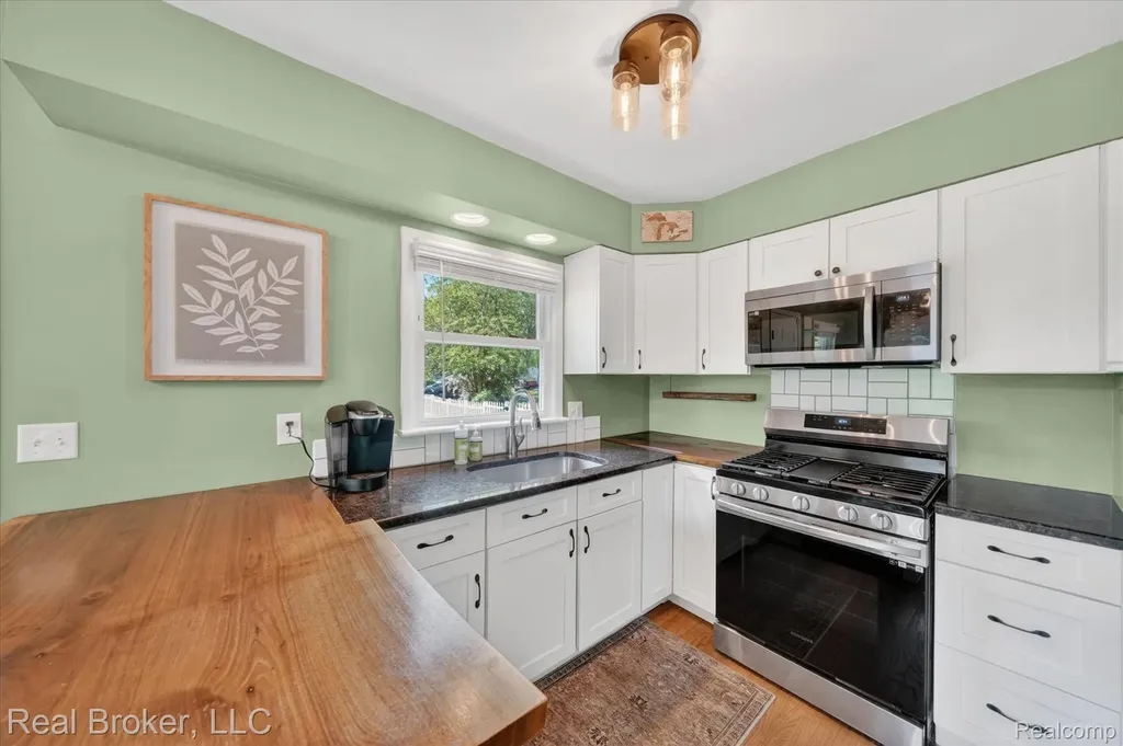 6551 Duffield Street West Bloomfield Charter Township MI 48324