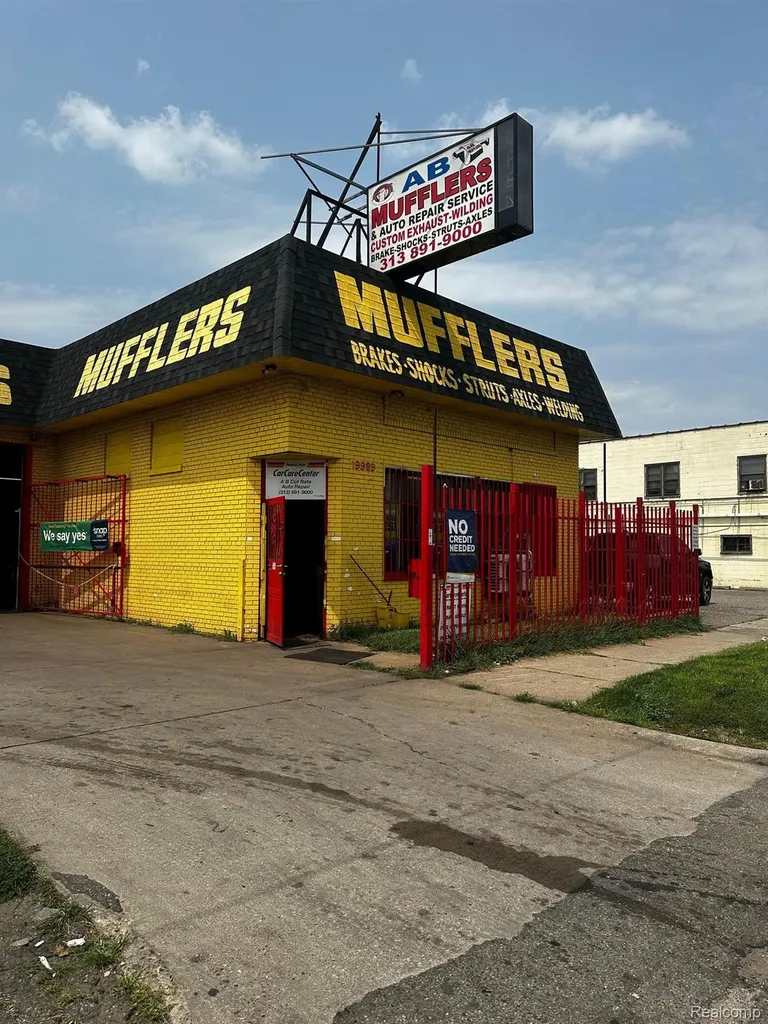 19989 Van Dyke Street Detroit City MI 48234