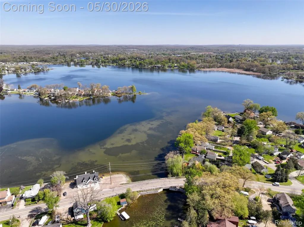 10094 Elizabeth Lake Road White Lake Charter Township MI 48386