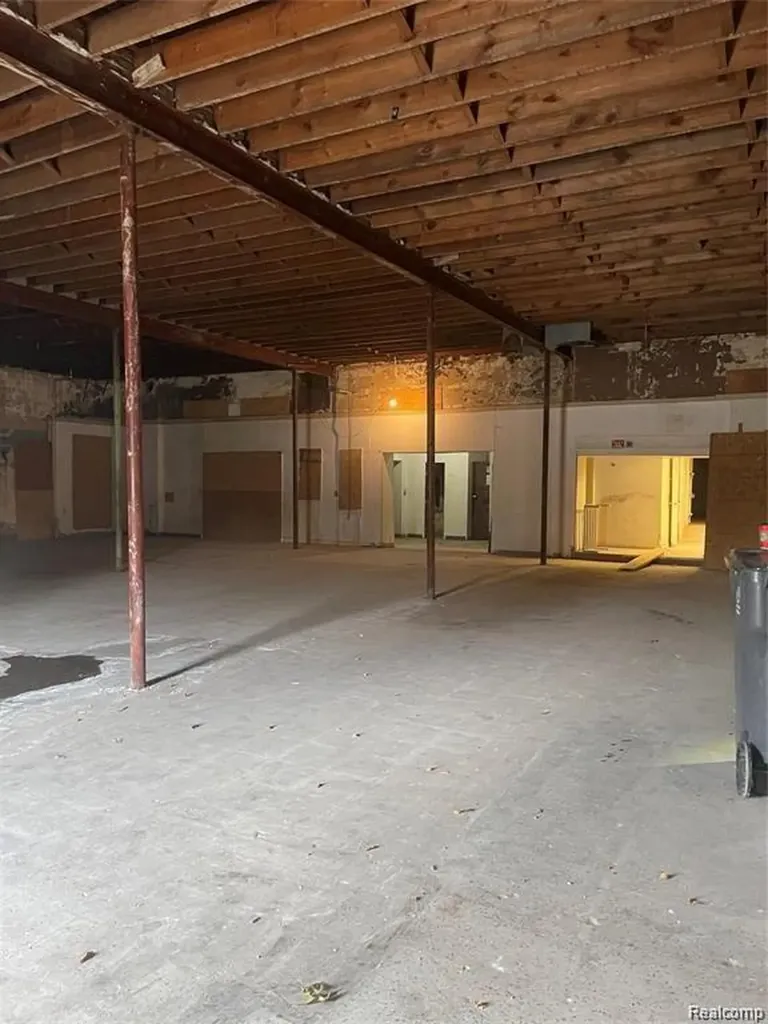 301 S Oakwood Detroit City MI 48217