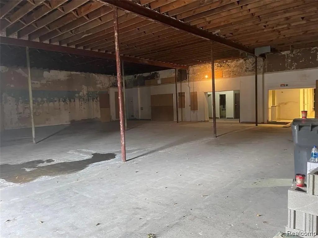 301 S Oakwood Detroit City MI 48217