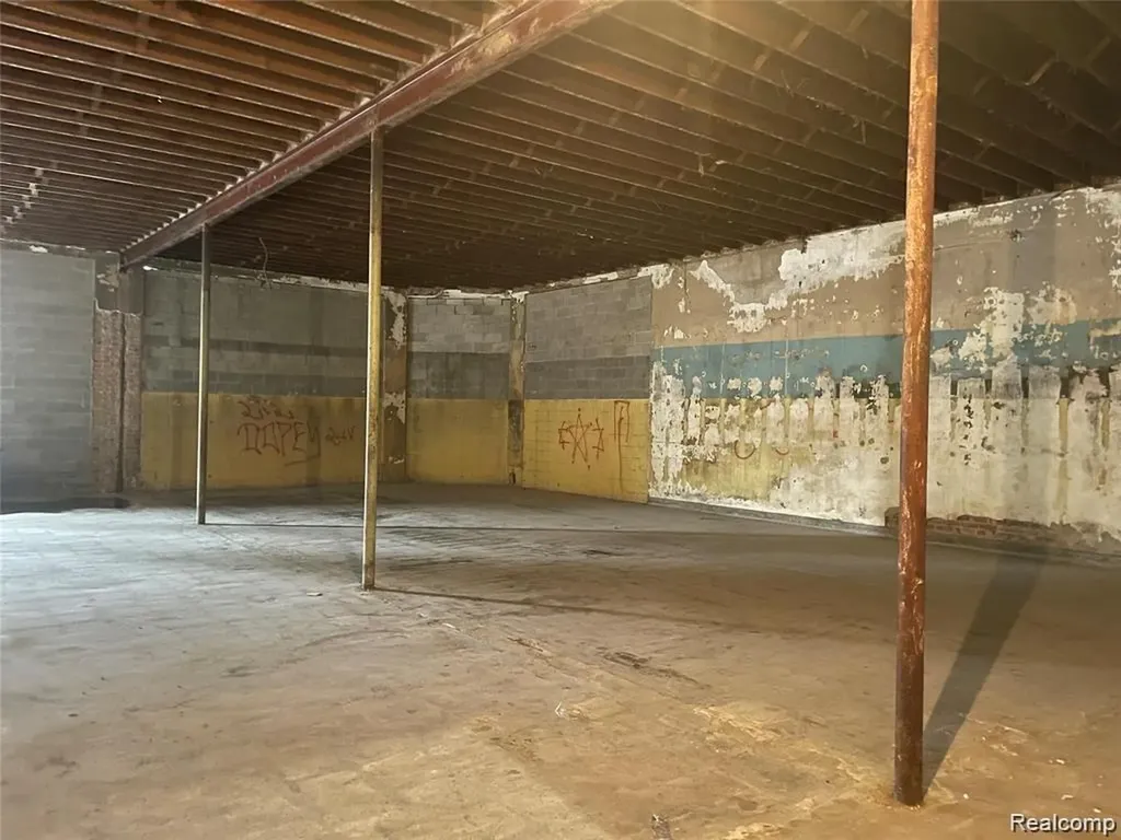 301 S Oakwood Detroit City MI 48217