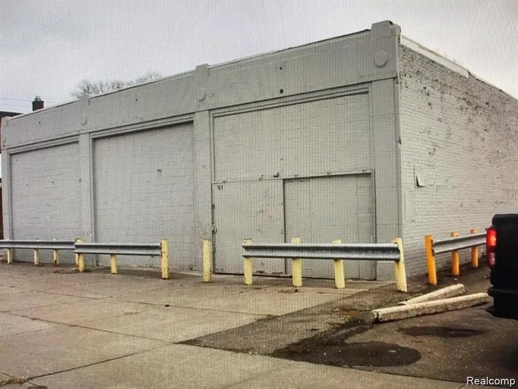 301 S Oakwood Detroit City MI 48217