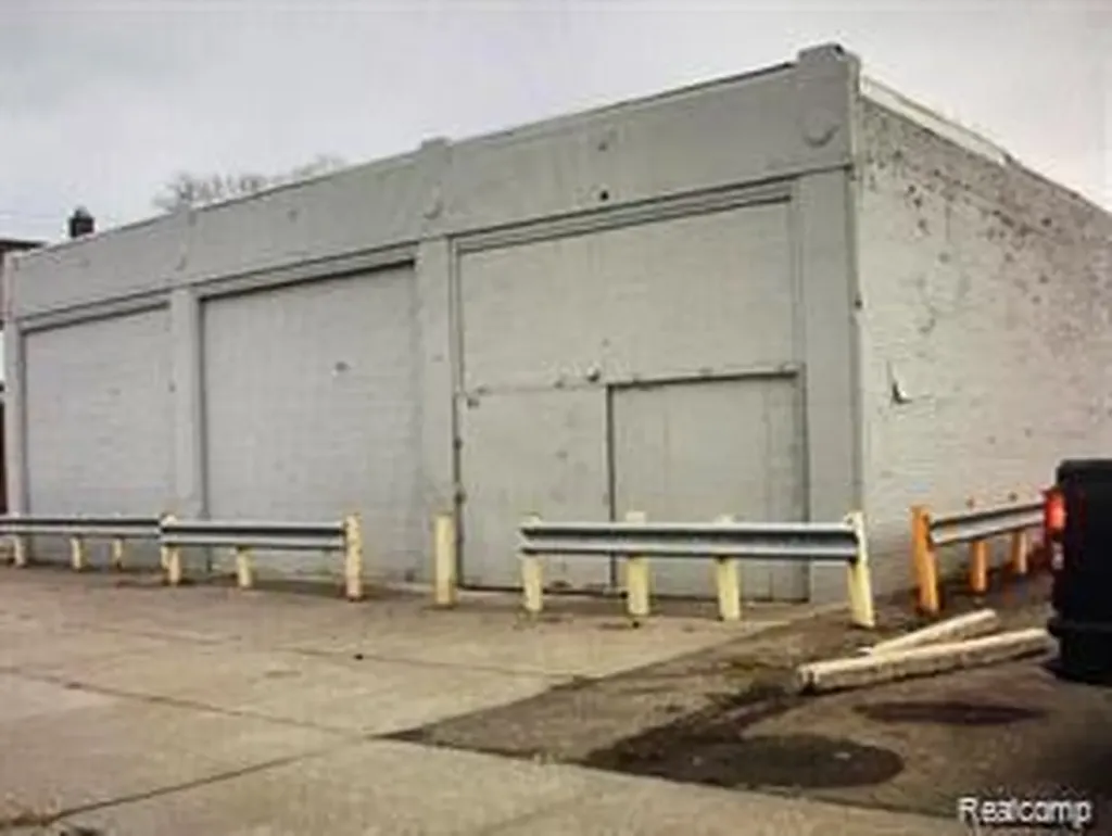 301 S Oakwood Detroit City MI 48217