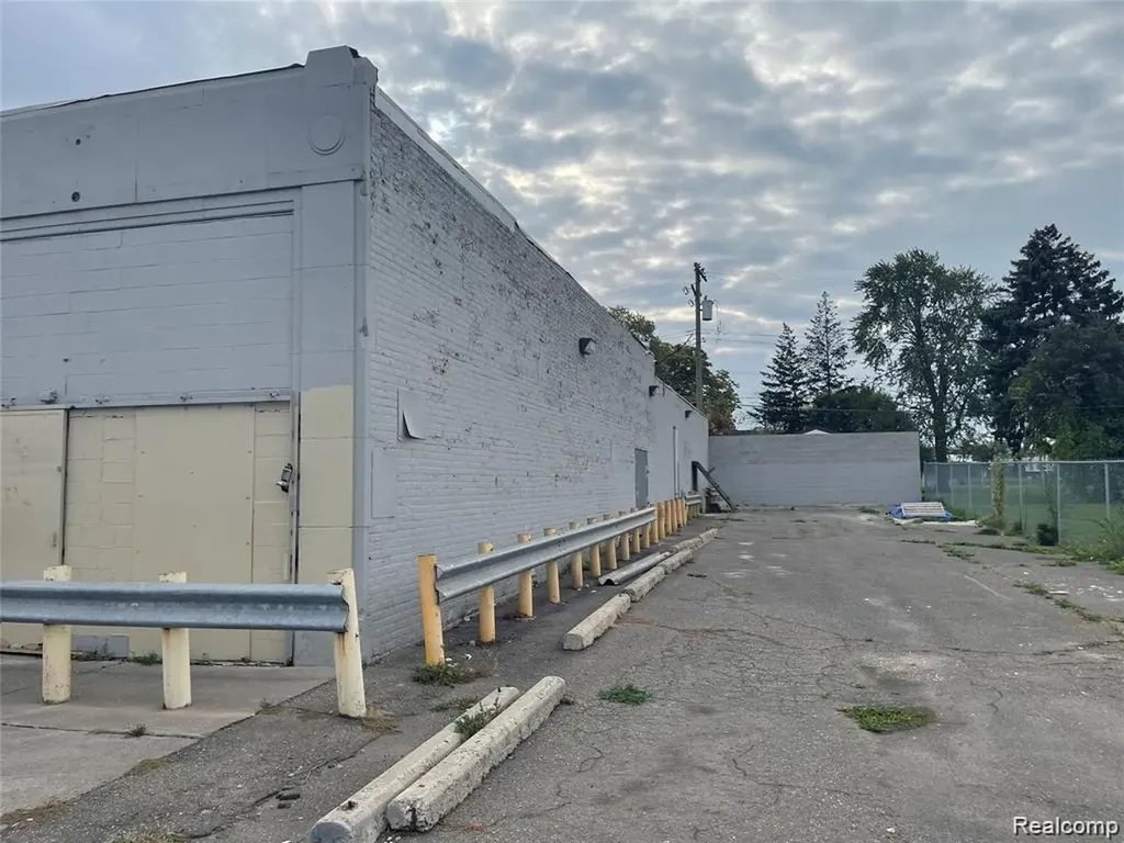 301 S Oakwood Detroit City MI 48217