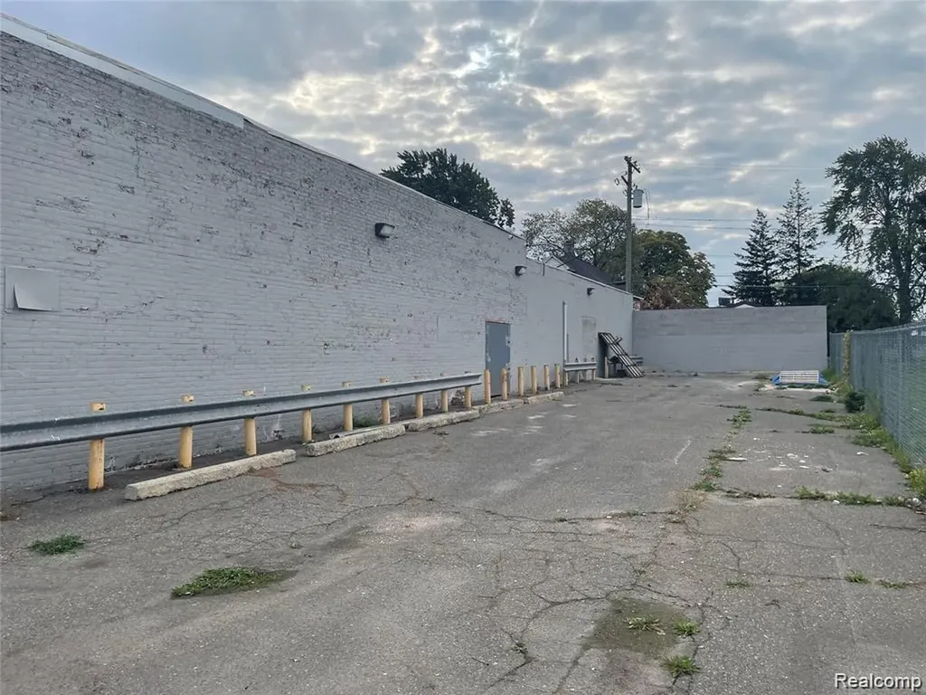 301 S Oakwood Detroit City MI 48217