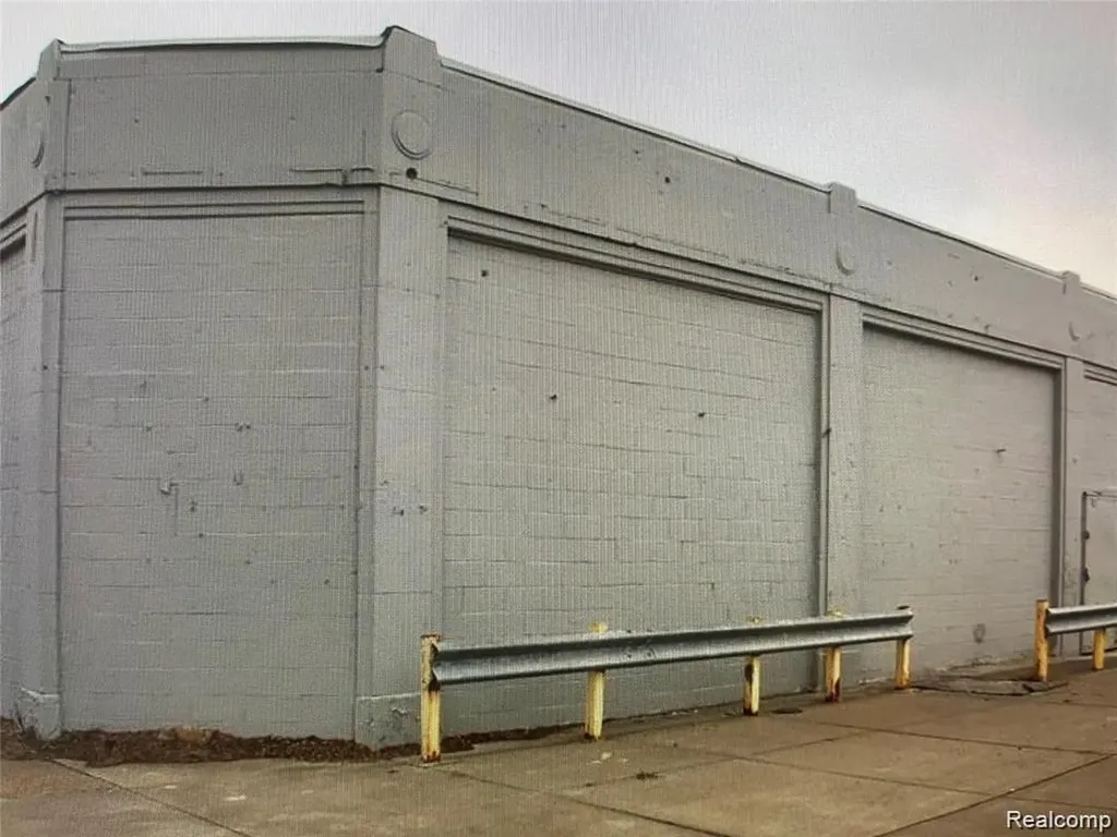 301 S Oakwood Detroit City MI 48217
