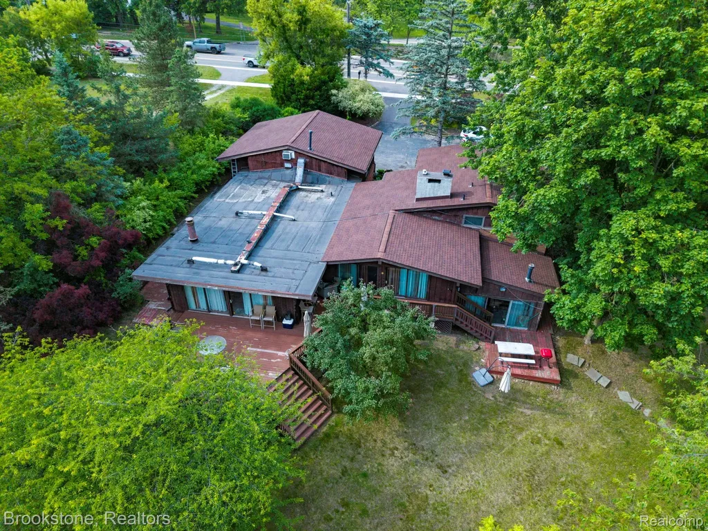 4665 W Maple Road Bloomfield Hills City MI 48301