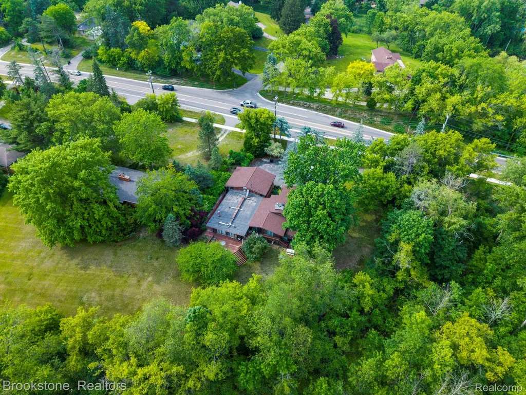 4665 W Maple Road Bloomfield Hills City MI 48301