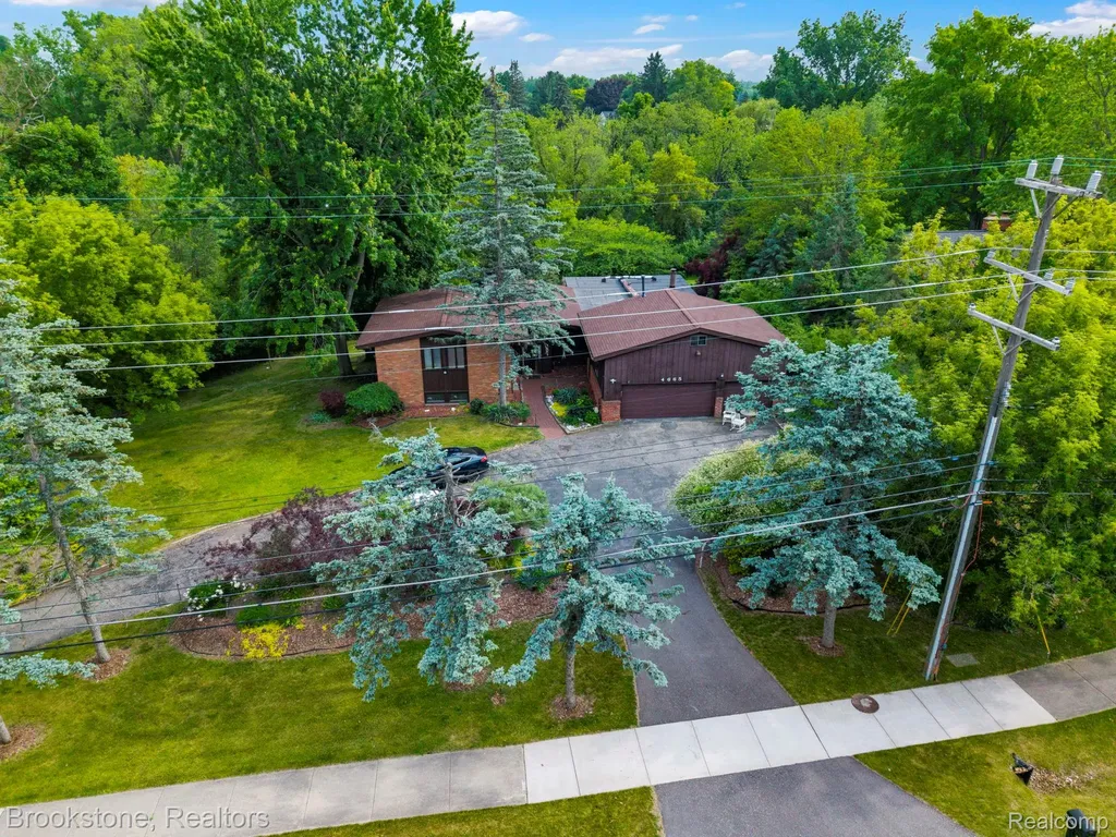 4665 W Maple Road Bloomfield Hills City MI 48301