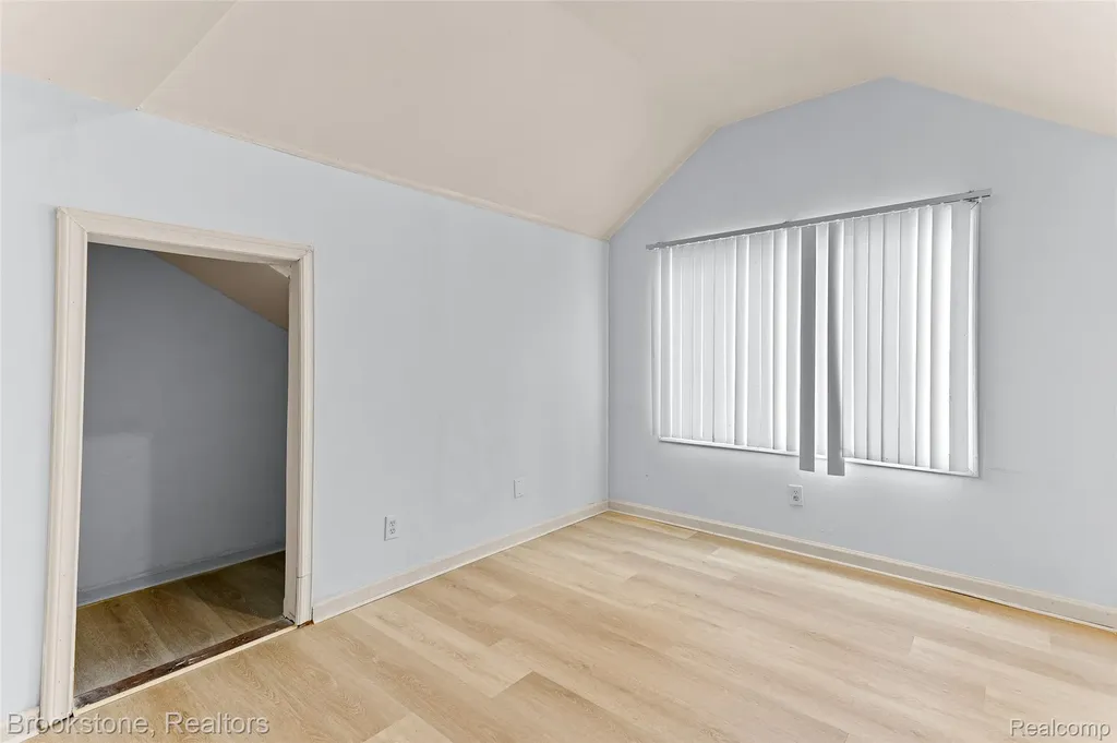 7645 Fisher Avenue Warren City MI 48091