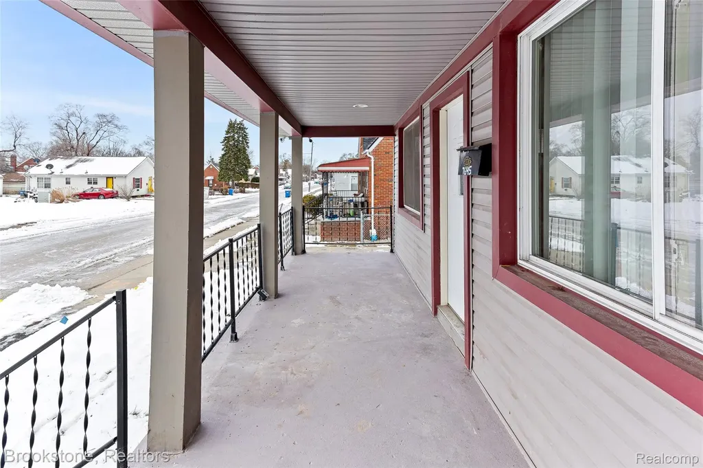 7645 Fisher Avenue Warren City MI 48091