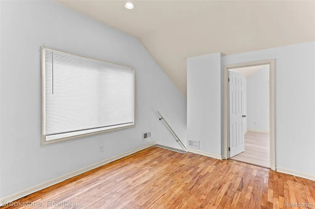 7645 Fisher Avenue Warren City MI 48091