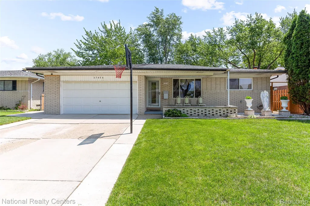 37050 Calka Drive Sterling Heights City MI 48310
