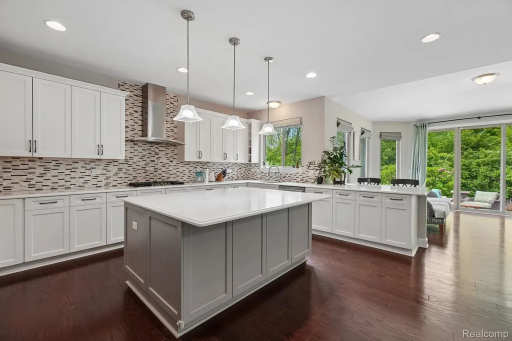 47566 Alpine Drive Novi City MI 48374